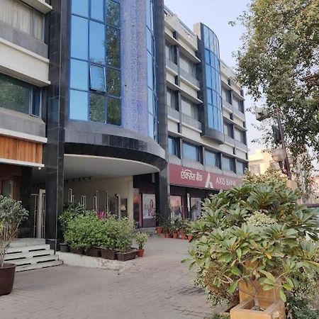 Hotel Crystal Palace Meerut Eksteriør bilde