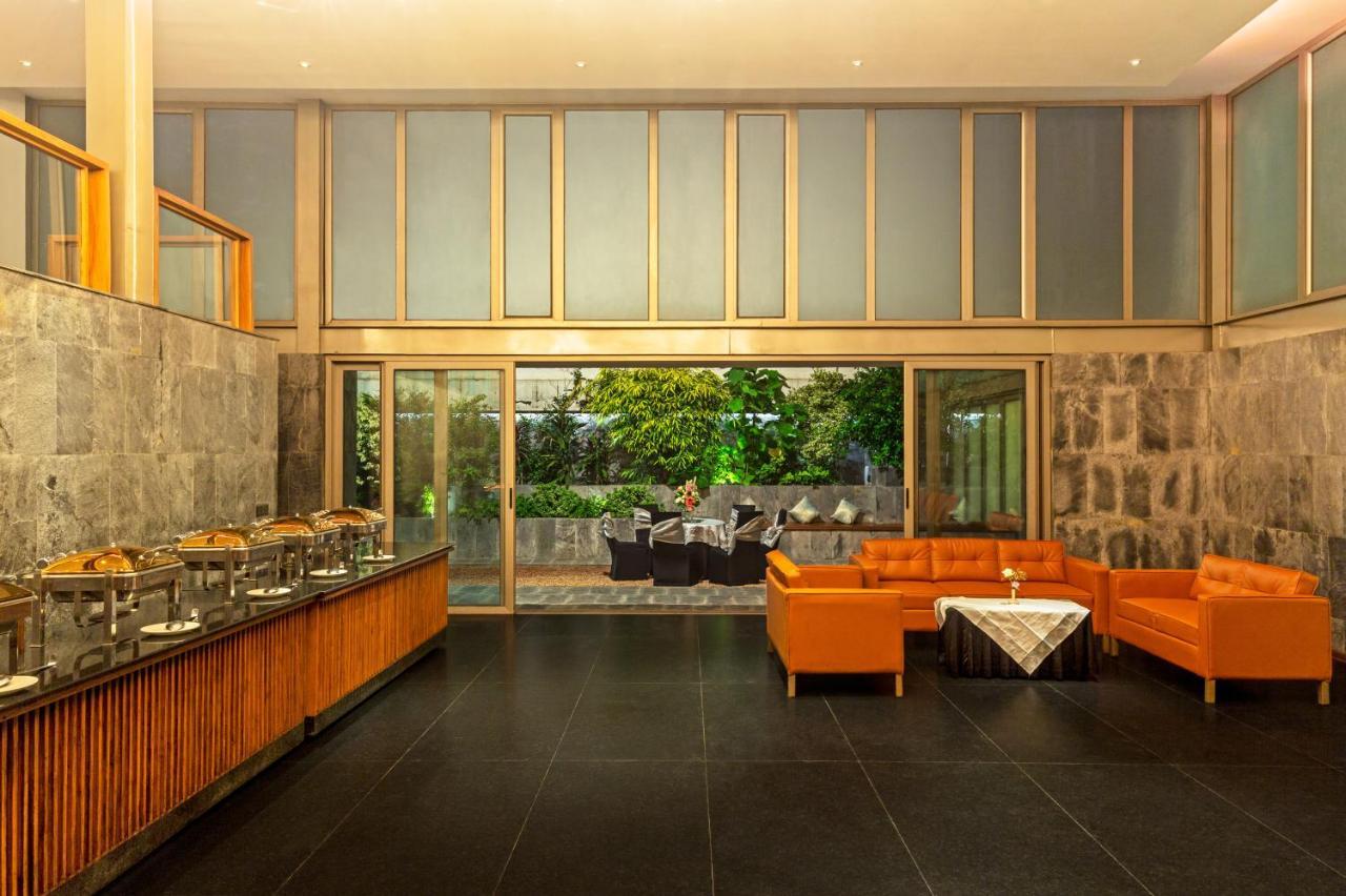 Hotel Crystal Palace Meerut Eksteriør bilde