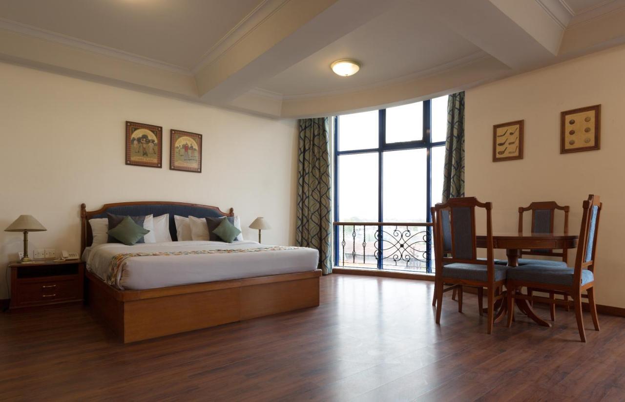 Hotel Crystal Palace Meerut Eksteriør bilde