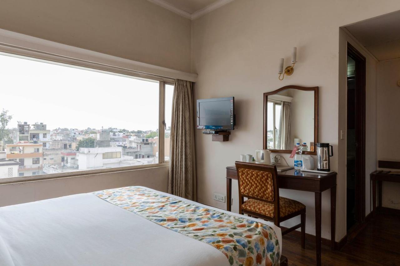 Hotel Crystal Palace Meerut Eksteriør bilde