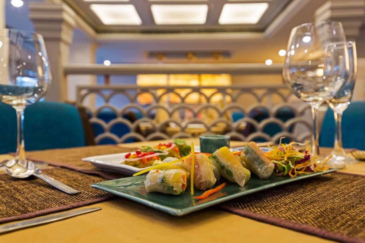 Hotel Crystal Palace Meerut Eksteriør bilde