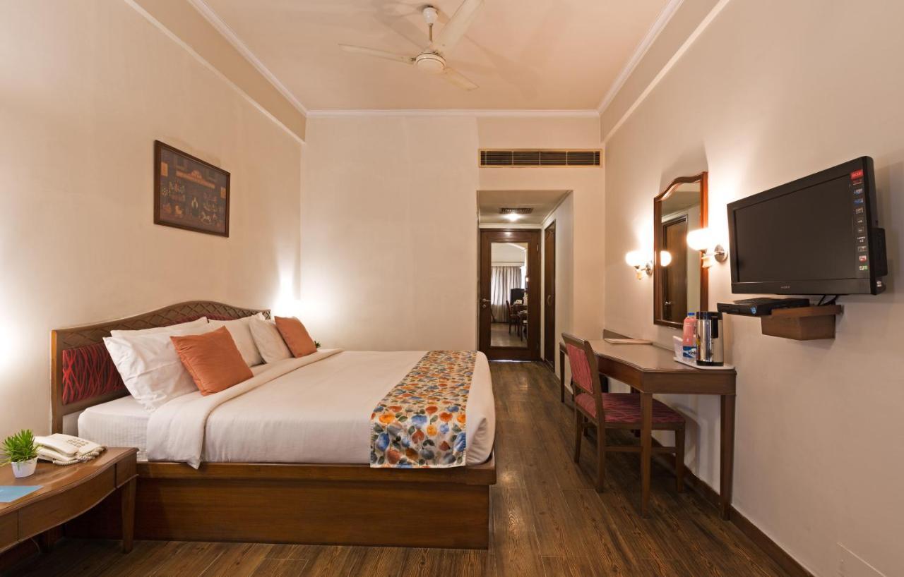 Hotel Crystal Palace Meerut Eksteriør bilde