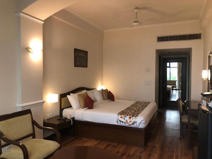 Hotel Crystal Palace Meerut Eksteriør bilde