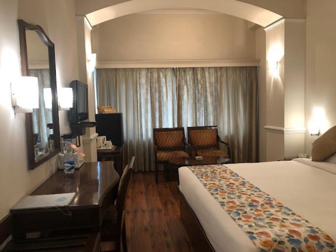 Hotel Crystal Palace Meerut Eksteriør bilde