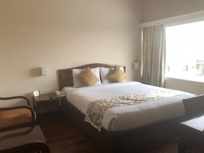 Hotel Crystal Palace Meerut Eksteriør bilde