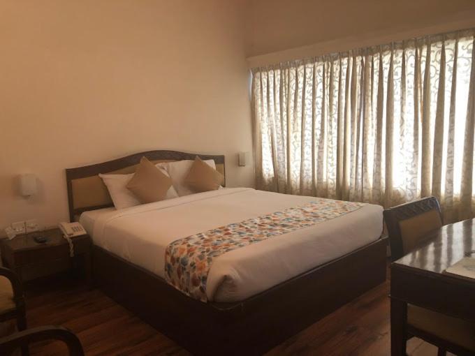 Hotel Crystal Palace Meerut Eksteriør bilde