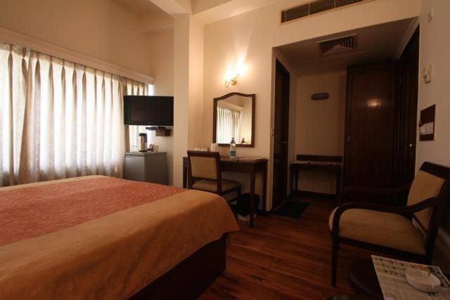 Hotel Crystal Palace Meerut Eksteriør bilde